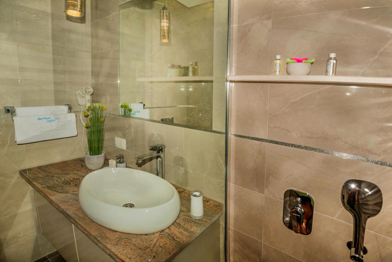 Apartments Vujicic Тиват Екстериор снимка