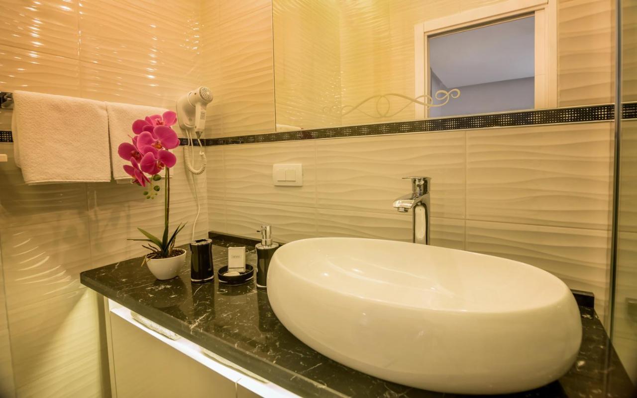 Apartments Vujicic Тиват Екстериор снимка